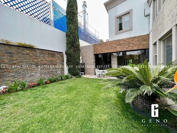 CASA EN VENTA FRENTE A PARQUE CON AREA SOCIAL CERRADA Y JARDIN AMPLIO