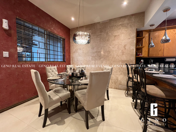 CASA EN VENTA FRENTE A PARQUE CON AREA SOCIAL CERRADA Y JARDIN AMPLIO
