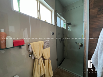 CASA EN VENTA FRENTE A PARQUE CON AREA SOCIAL CERRADA Y JARDIN AMPLIO
