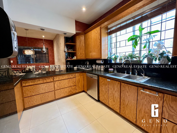 CASA EN VENTA FRENTE A PARQUE CON AREA SOCIAL CERRADA Y JARDIN AMPLIO