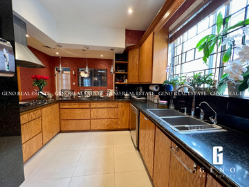 CASA EN VENTA FRENTE A PARQUE CON AREA SOCIAL CERRADA Y JARDIN AMPLIO
