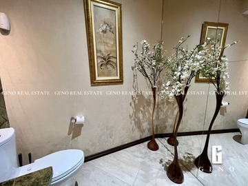 CASA EN VENTA FRENTE A PARQUE CON AREA SOCIAL CERRADA Y JARDIN AMPLIO
