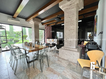 CASA EN VENTA FRENTE A PARQUE CON AREA SOCIAL CERRADA Y JARDIN AMPLIO