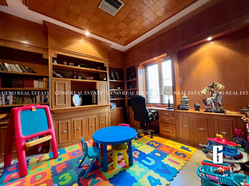 CASA EN VENTA FRENTE A PARQUE CON AREA SOCIAL CERRADA Y JARDIN AMPLIO