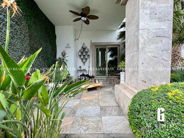 CASA EN VENTA FRENTE A PARQUE CON AREA SOCIAL CERRADA Y JARDIN AMPLIO