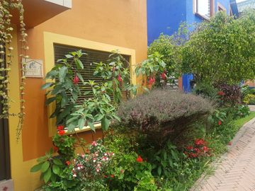 VENDO CASA EN CONJUNTO