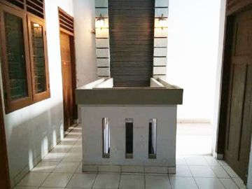Rumah Disewakan di Tebet Jakarta Selatan Dekat Mall Kota Kasablanka