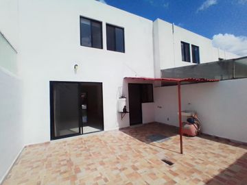 VENTA CASA EN SANTA FE JURIQUILLA CON ALBERCA