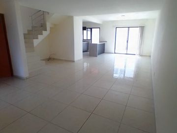 VENTA CASA EN SANTA FE JURIQUILLA CON ALBERCA