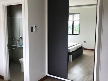 BALI MANSIONS DREAM HOME 6Br with pool Across the park TCP 50M nego