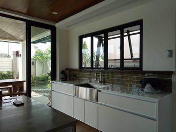 BALI MANSIONS DREAM HOME 6Br with pool Across the park TCP 50M nego