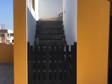 VENDO TODO  EL SEGUNDO  PISO, AZOTEA Y AIRES  246 M2. URB. BENJAMIN DOIG