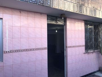 VENDO TODO  EL SEGUNDO  PISO, AZOTEA Y AIRES  246 M2. URB. BENJAMIN DOIG