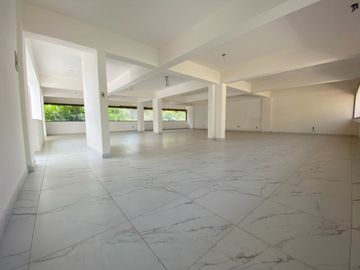 EDIFICIO MUY BIEN UBICADO LISTO PARA INSTALARSE