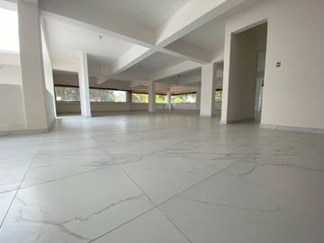 EDIFICIO MUY BIEN UBICADO LISTO PARA INSTALARSE