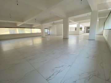 EDIFICIO MUY BIEN UBICADO LISTO PARA INSTALARSE
