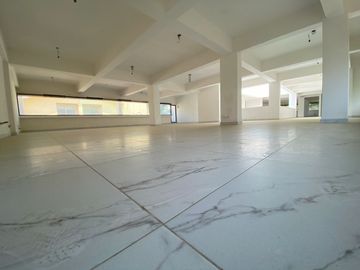 EDIFICIO MUY BIEN UBICADO LISTO PARA INSTALARSE