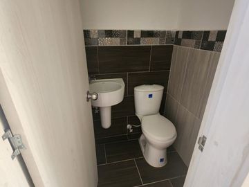 SE VENDE CASA DE DOS PISOS EN EL BARRIO LOMITAS, TULUÁ (VALLE)