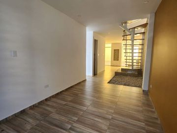 SE VENDE CASA DE DOS PISOS EN EL BARRIO LOMITAS, TULUÁ (VALLE)