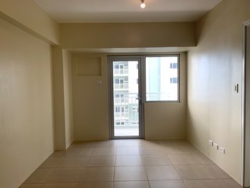 Early Move in 2BR with Balcony in Avida Towers One Union Place, Arca South