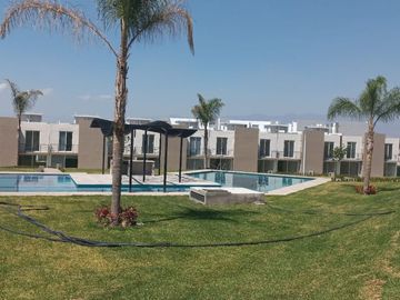 Venta de casa con alberca a una hora de Jonatepec