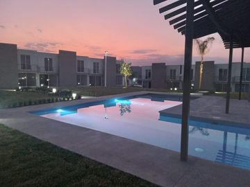 Venta de casa con alberca a una hora de Jonatepec