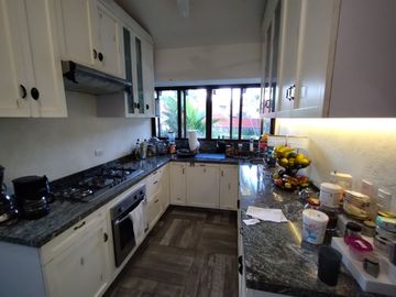 Venta de Casa en condominio con alberca en Las Fincas, Jiutepec