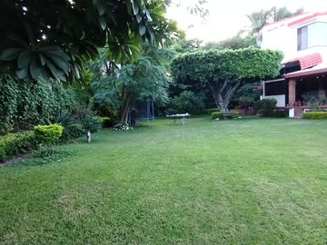 Venta de Casa en condominio con alberca en Las Fincas, Jiutepec