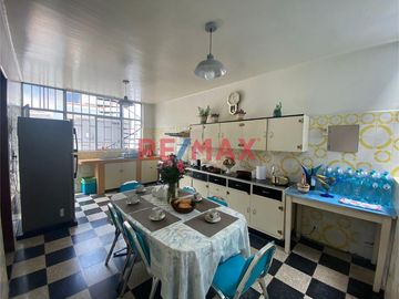 ID: 1055558 Venta De Hermosa Casa En El Limite De Pueblo Libre Con Cercado - Cipreses