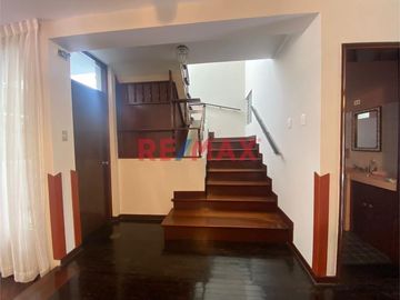 ID: 1055558 Venta De Hermosa Casa En El Limite De Pueblo Libre Con Cercado - Cipreses