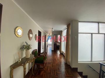 ID: 1055558 Venta De Hermosa Casa En El Limite De Pueblo Libre Con Cercado - Cipreses