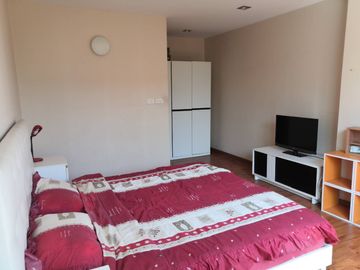 Beautiful condo for sale, Suthep, near Nimman, good location, complete with furniture,sale with tenant