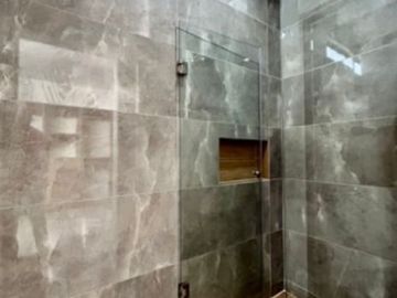 Venta de casa con 4 recamaras una en pllanta baja en Colinas de Juriquilla