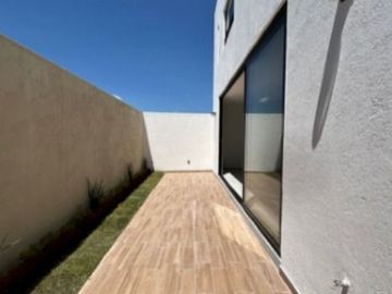 Venta de casa con 4 recamaras una en pllanta baja en Colinas de Juriquilla