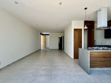 Venta de casa con 4 recamaras una en pllanta baja en Colinas de Juriquilla