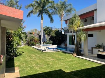 La Casa de tus sueños en Real de Tetela, Cuernavaca: Vida Familiar en un Entorno Fresco y Exclusivo.