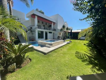 La Casa de tus sueños en Real de Tetela, Cuernavaca: Vida Familiar en un Entorno Fresco y Exclusivo.