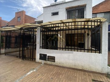 VENDO CASA EXTERNA, Barrio el Ingenio San Joaquin