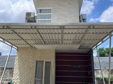 Rumah di Jual di Ketintang 2 Lantai Minimalis Semi Furnish Siap Huni Dekat Kampus UNESA