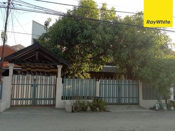 Dijual Rumah SHM di Jalan Raya Ketintang Selatan Surabaya
