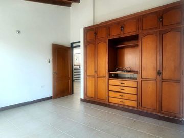 SE VENDE CASA DE DOS NIVELES CON TERRAZA, EN EL BARRIO EL LAGO TULUÁ (VALLE)