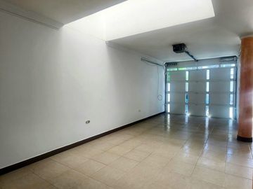 SE VENDE CASA DE DOS NIVELES CON TERRAZA, EN EL BARRIO EL LAGO TULUÁ (VALLE)