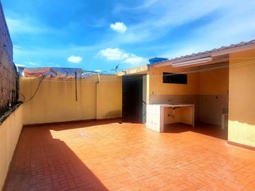 SE VENDE CASA DE DOS NIVELES CON TERRAZA, EN EL BARRIO EL LAGO TULUÁ (VALLE)