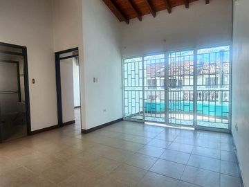 SE VENDE CASA DE DOS NIVELES CON TERRAZA, EN EL BARRIO EL LAGO TULUÁ (VALLE)