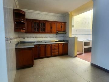 SE VENDE CASA DE DOS NIVELES CON TERRAZA, EN EL BARRIO EL LAGO TULUÁ (VALLE)