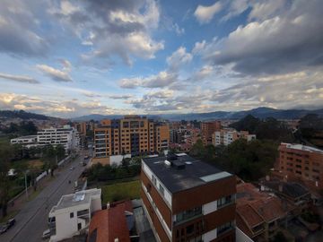 Departamento de venta en Cuenca Av Ordoñez lazo. Vista a la ciudad y a las montañas