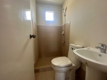 3 Bedrooms house for Sale Along the Highway near Sm Pampanga !!