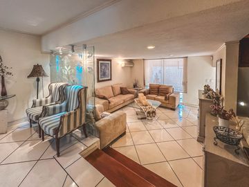 CASA DE 3 RECAMARAS EN VENTA EN FRACCIONAMIENTO LAS ÁNIMAS.