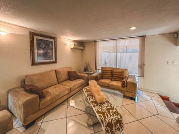CASA DE 3 RECAMARAS EN VENTA EN FRACCIONAMIENTO LAS ÁNIMAS.