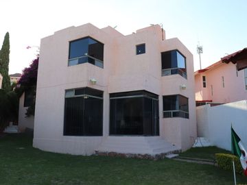 Casa en Venta en Guadalupe, en Privada Lomas de Bernardez